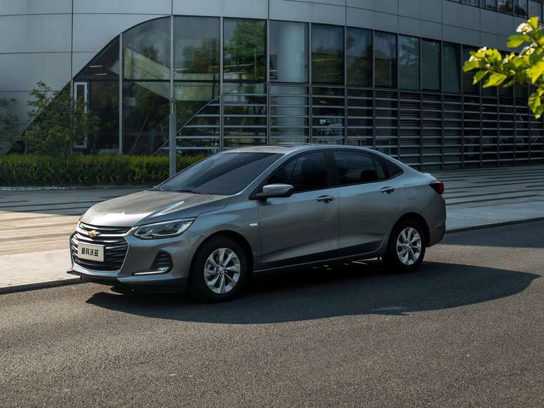 Novo Chevrolet Onix chega primeiro na versão sedã