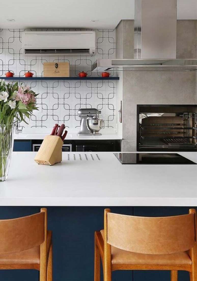 10. A churrasqueira &eacute; um item indispens&aacute;vel para a cozinha completa gourmet &ndash; Foto: Pinterest