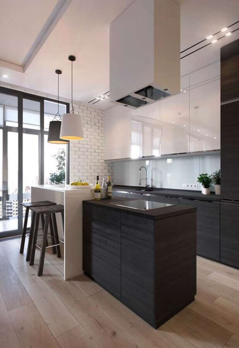 55. Cozinha completa planejada em preto e branco moderna – Foto: Home Fashion Trend