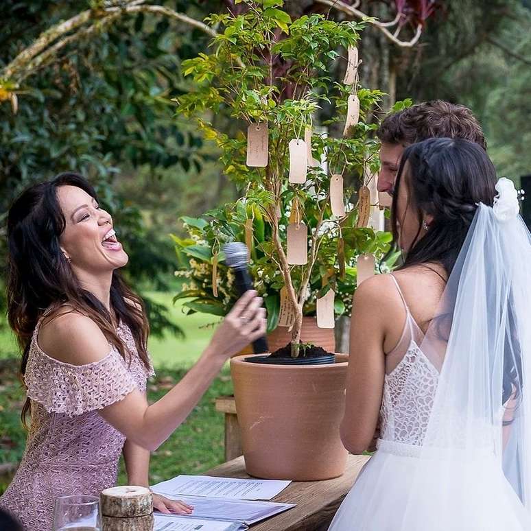 Ex-apresentadora do Vídeo Show e da TV Globinho, Geovanna Tominaga é celebrante de casamentos