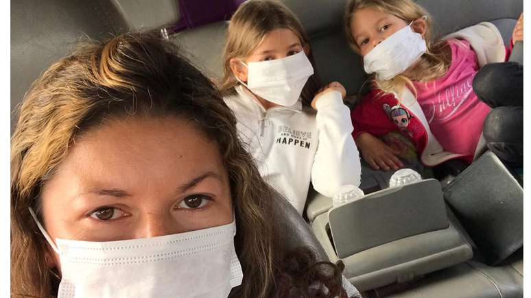 Maria e as filhas Eloah e Yara precisaram usar máscaras após ameaças do exército