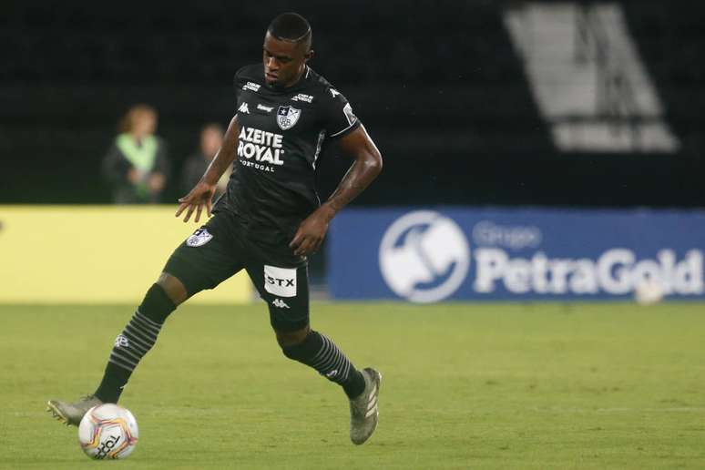 Benevenuto vinha como destaque do Botafogo antes da paralisação (Foto: Divulgação/Vitor Silva/BFR)