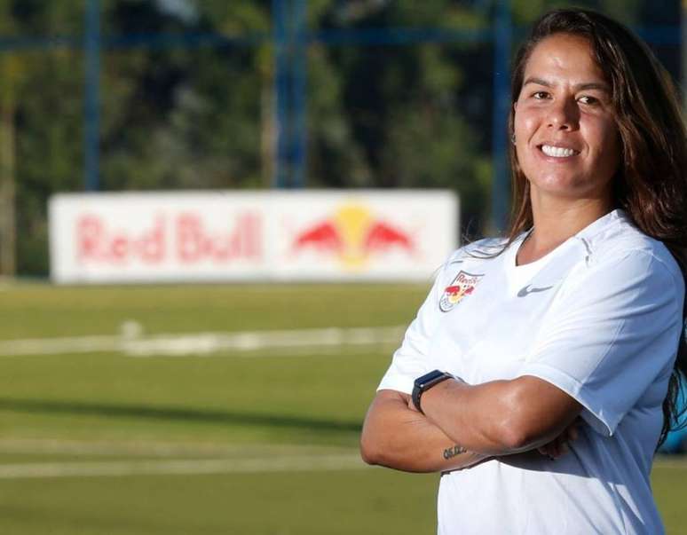 Camilla Orlando é a primeira treinadora da história do time feminino de futebol do Red Bull Bragantino (Foto: Divulgação/RB Bragantino)