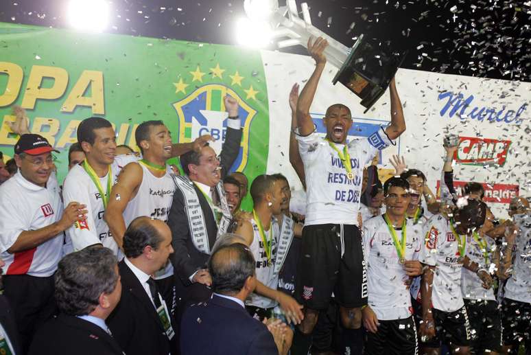 Paulista conquistou a Copa do Brasil de 2005 em cima do Fluminense