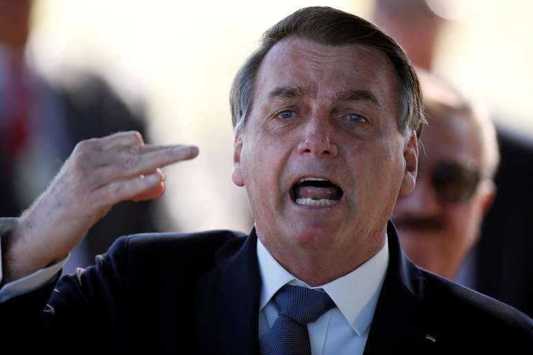 Jair Bolsonaro, presidente do Brasil, conversa com jornalistas em Brasília