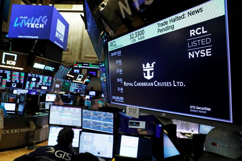 Logo da Royal Caribbean em painel na bolsa de valores de Nova York, EUA 
13/03/2020
REUTERS/Lucas Jackson