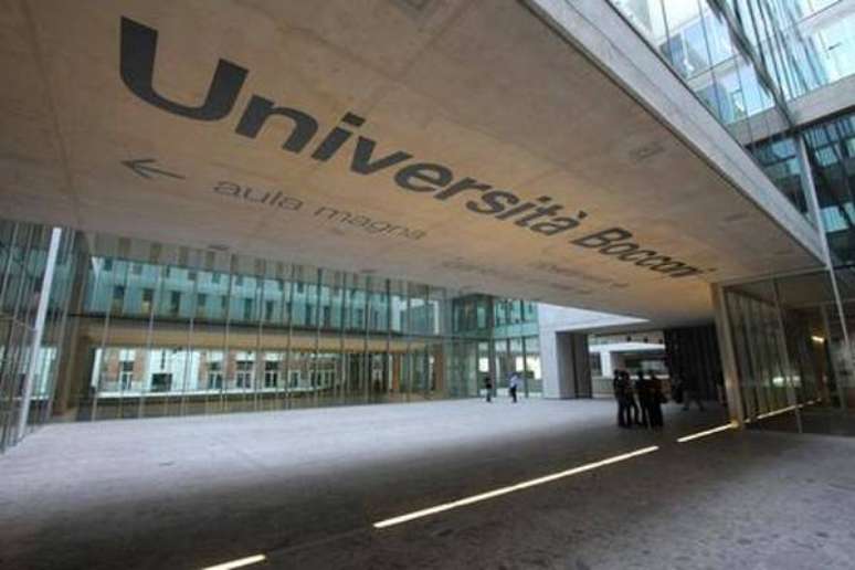 Fachada da Universidade Bocconi, em Milão