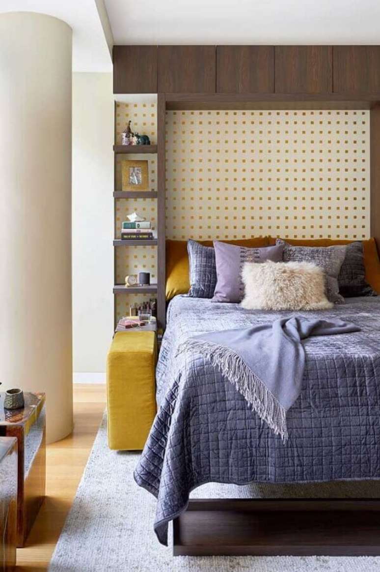 50. Papel de parede com quadradinhos amarelos para decora&ccedil;&atilde;o de quarto feminino solteiro &ndash; Foto: Houzz