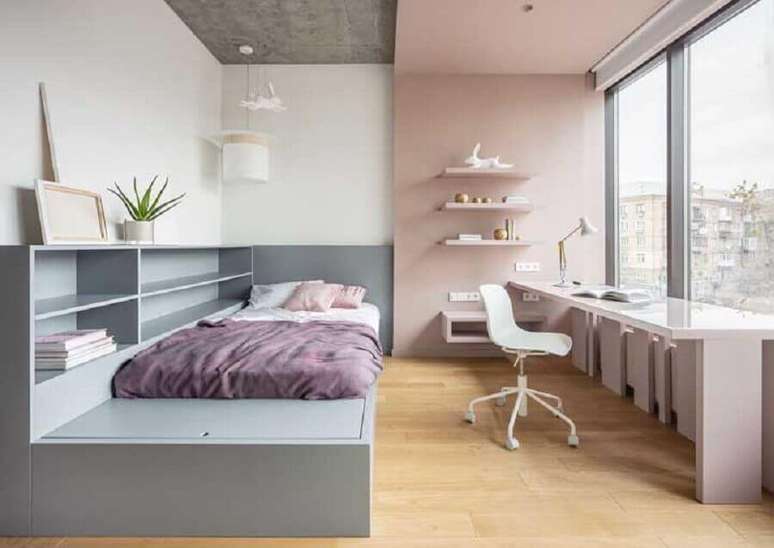 59. Decora&ccedil;&atilde;o de quarto de solteiro feminino planejado em cinza e rosa &ndash; Foto: Pinterest