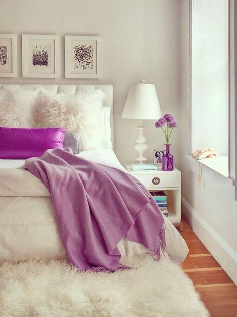 11. Invista em itens como tapete, almofadas e cortinas para um quarto de solteiro feminino mais aconchegante &ndash; Foto: We Heart It