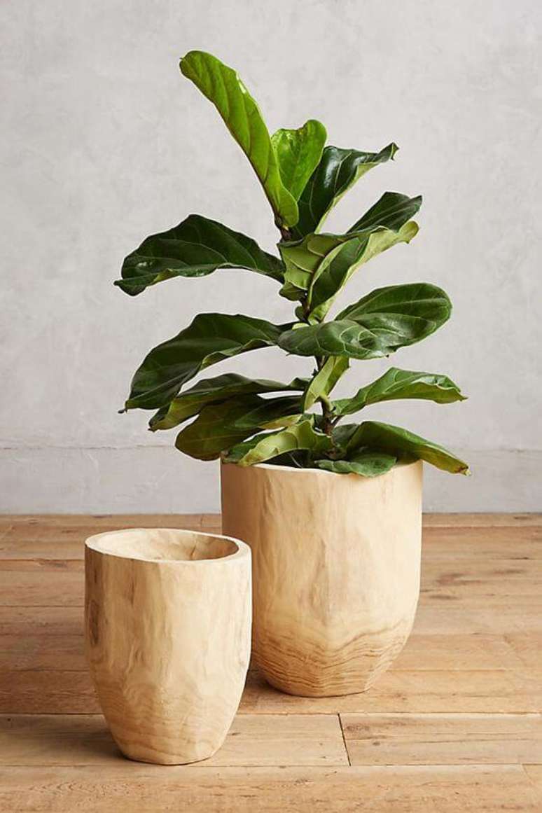 53. Vaso grande de madeira para plantas – Via: Pinterest