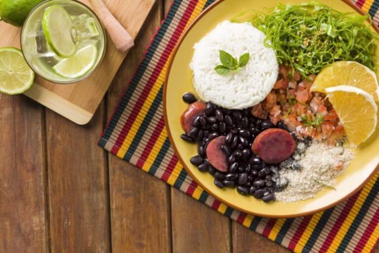 Guia da Cozinha - Feijoada fit: dicas para deixá-la mais saudável