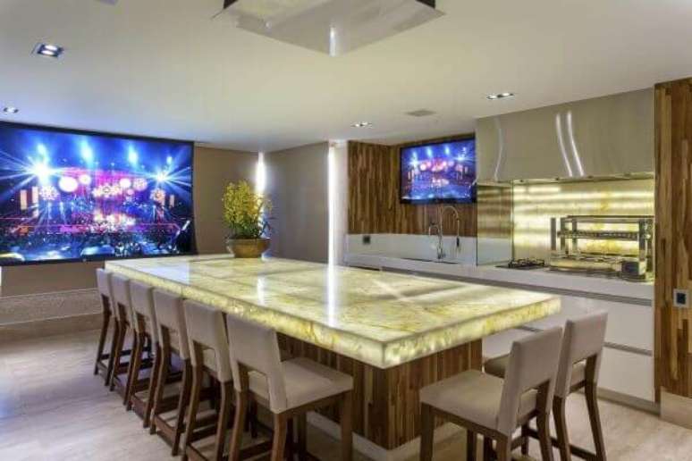 79. Varanda gourmet decorada com madeira &ndash; Via: Teca Pia