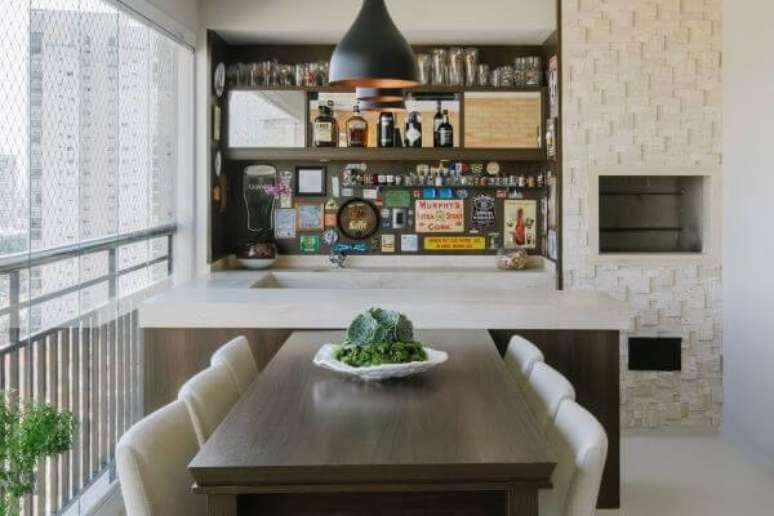 90. Decore com elementos que voc&ecirc; use na churrasqueira &ndash; Via: Bordin Soares