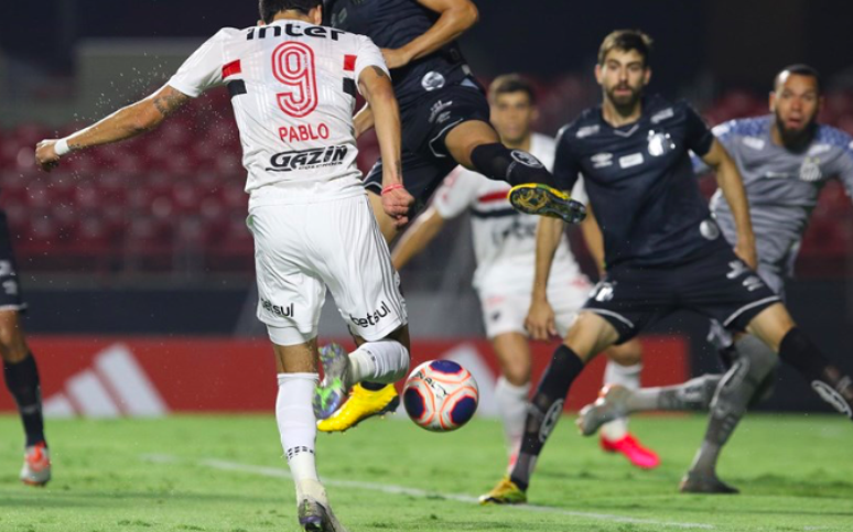 Pablo marcou duas vezes e garantiu a última vitória do Tricolor (Foto: Rubens Chiri/SPFC)