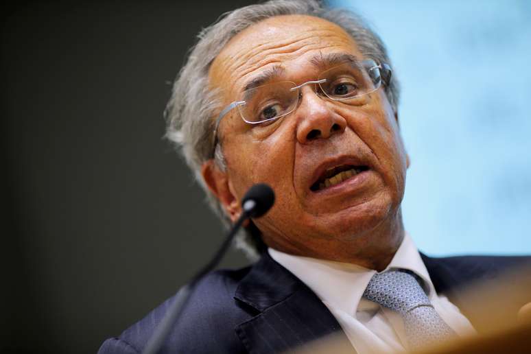Ministro da Economia, Paulo Guedes, fala em coletiva de imprensa em Bras&iacute;lia
16/03/2020
REUTERS/Adriano Machado