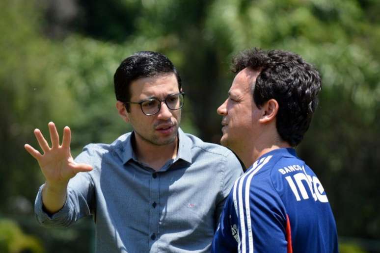 Pássaro e Diniz conversam durante treino no CT da Barra Funda - FOTO: Divulgação