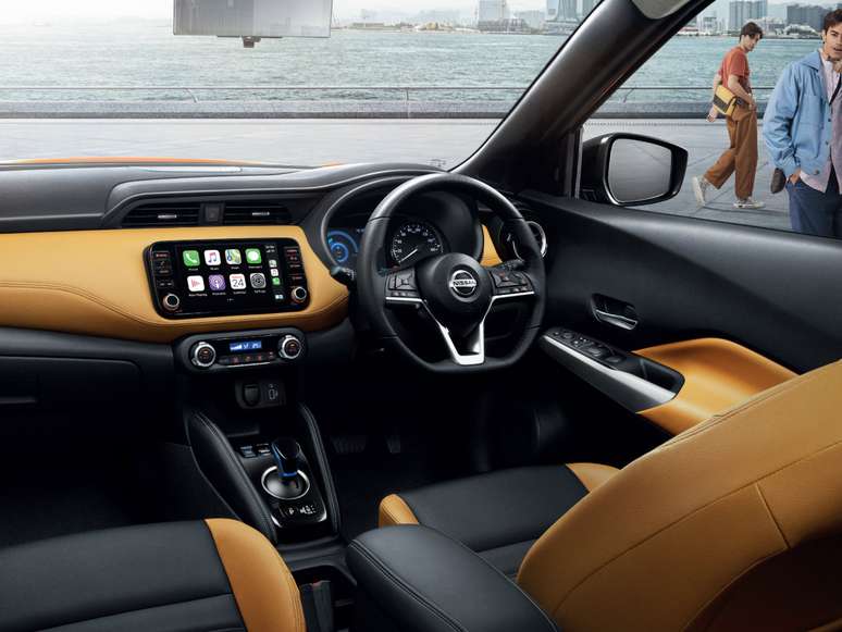 Interior &eacute; quase o mesmo do Kicks &ldquo;brasileiro&rdquo;, mas com nova alavanca de c&acirc;mbio e freio de estacionamento eletr&ocirc;nico.