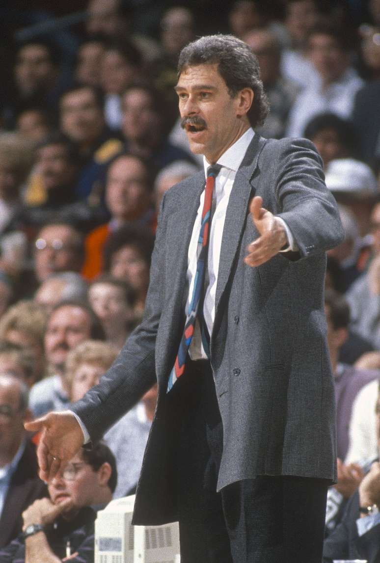 Phil Jackson foi treinador do Chicago Bulls and do Los Angeles Lakers e com eles venceu 11 títulos da NBA