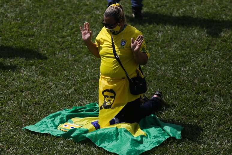 Manifestantes durante carreata de apoio a Bolsonaro realizada no Esplanada dos Ministérios, em Brasília