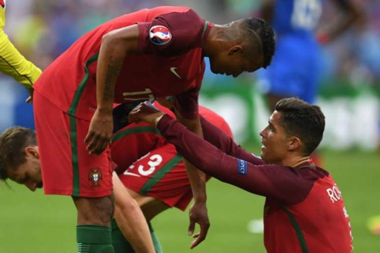 Nani e Cristiano Ronaldo venceram a Eurocopa de 2016 com Portugal (Foto: Patrik Stollarz / AFP)