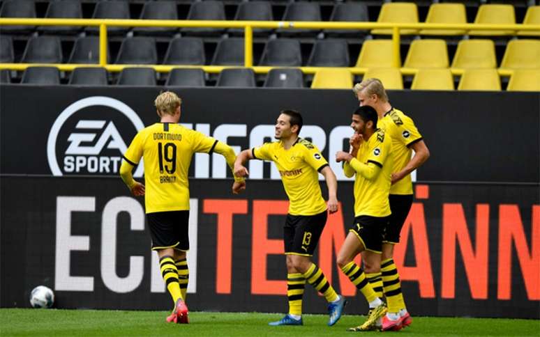Jogo entre Borussia Dortmund e Schalke 04 foi um dos mais aguardados (Foto: Martin Meissner/AFP)