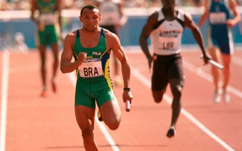 Cláudio Roberto de Sousa correu a eliminatória do 4x100m rasos nos Jogos de Sydney-2000 (Foto: Arquivo/COB)