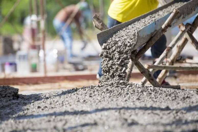7. O concreto é um material de construção resultante da mistura de cimento, areia, pedra brita, água e aditivos. Fonte: Pinterest