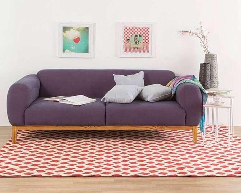 52. Sofás coloridos são ideias para decoração retrô e decoração com estilo moderno – Foto: Pinterest