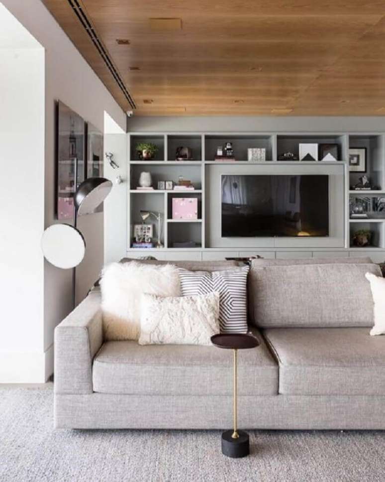 64. Sofá para sala decorada cinza – Foto: Archello