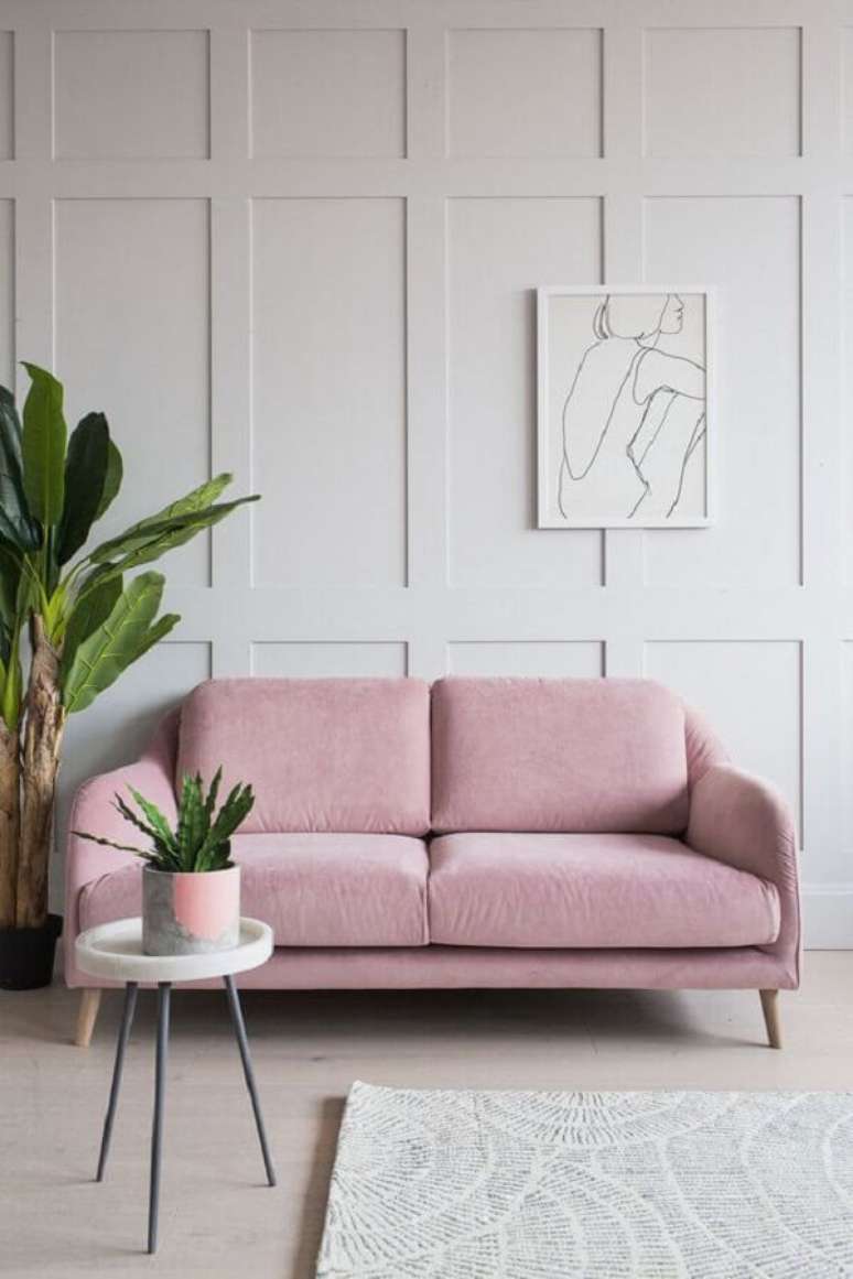 12. Decoração delicada com sofá retrô cor de rosa – Foto: Behance