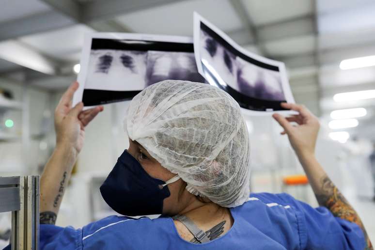 Hospital de campanha para tratar pacientes de Covid-19 em Garulhos
12/05/2020
REUTERS/Amanda Perobelli