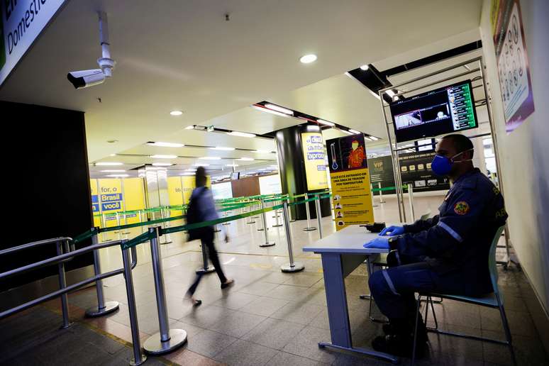 Câmera que mede temperatura das pessoas no aeroporto Juscelino Kubitschek, em Brasília
14/05/2020
REUTERS/Adriano Machado