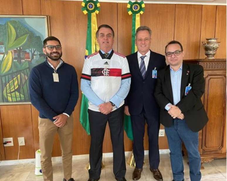 O Dr. Márcio Tannure, o presidente Jair Bolsonaro, o presidente Rodolfo Landim e o diretor Aleksander Santos em Brasília (Foto: Reproduçã/Instagram)