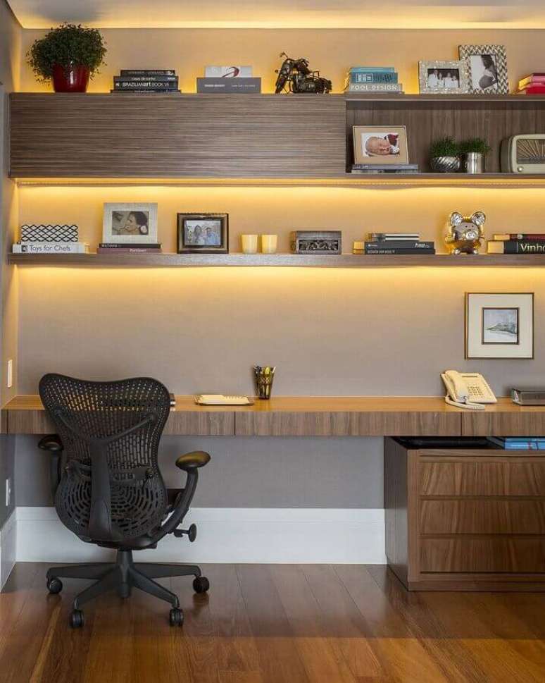 38. Cadeira de escritório preta com design moderno – Foto: Pinterest