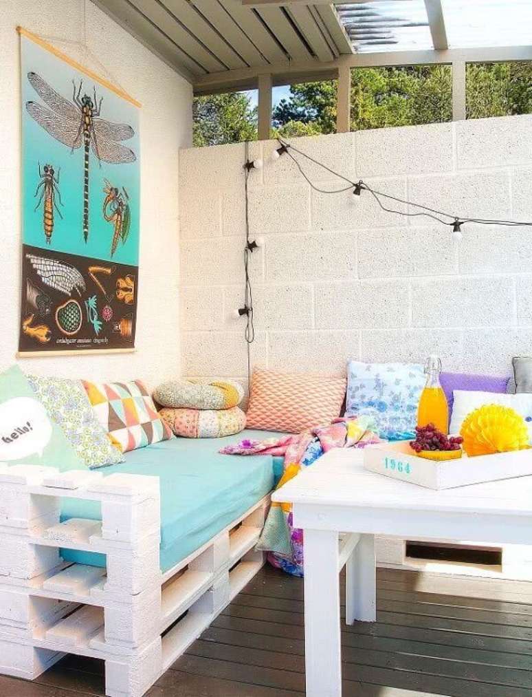 47. Os móveis de pallet decoram o terraço dessa casa. Fonte: Pinterest