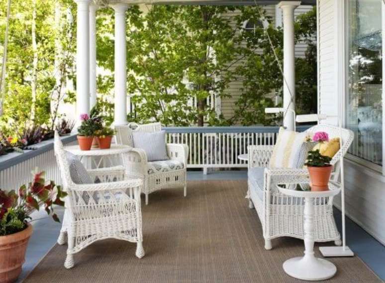 80. Decore seu terraço com móveis de vime. Fonte: Pinterest