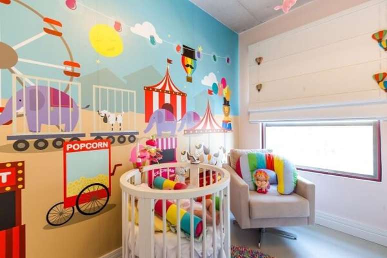 31. Os móveis para quarto de bebê são neutros e se harmonizam com a temática da decoração. Fonte: By Arq&Design