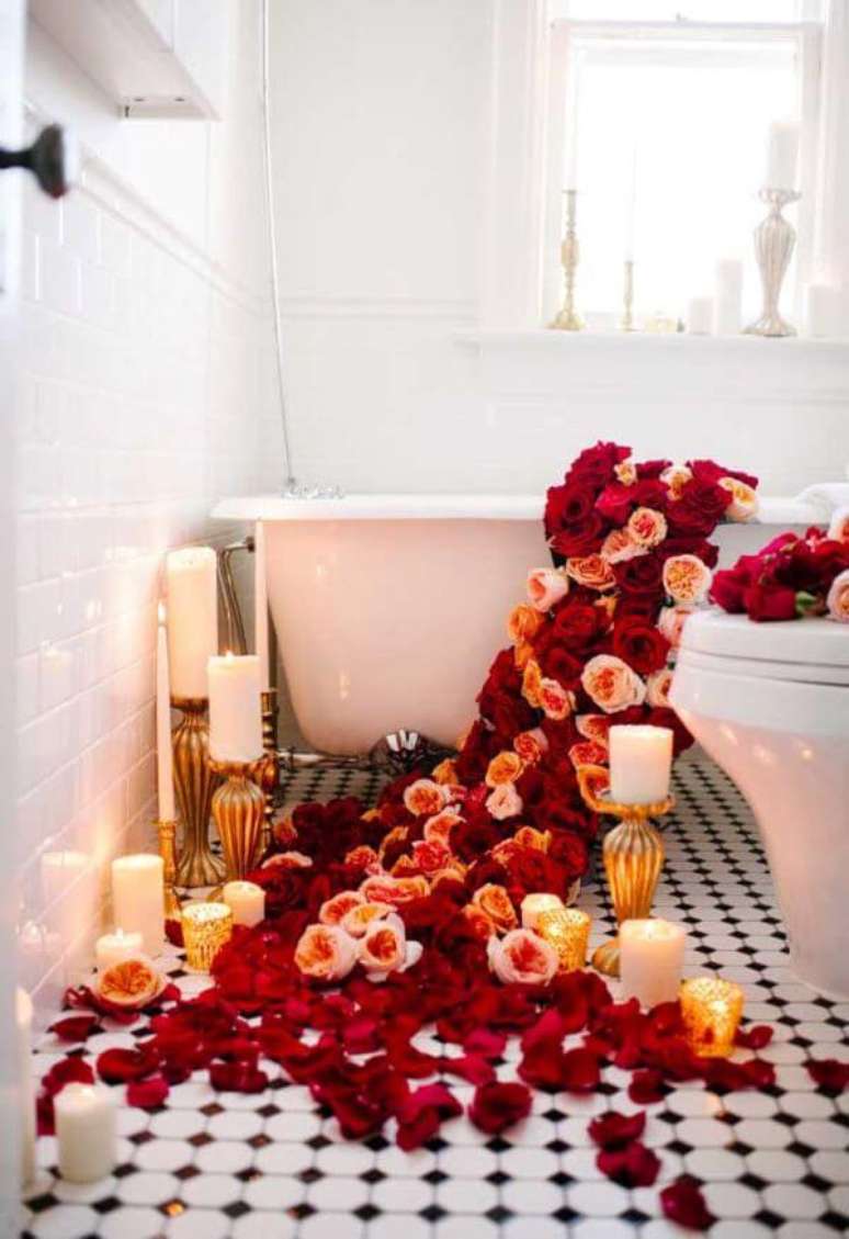 36. Flores são lindas para compor sua decoração romântica – Via: Pinterest