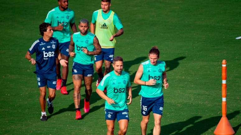 Flamengo descumpre ordem do prefeito e treina em campo do CT