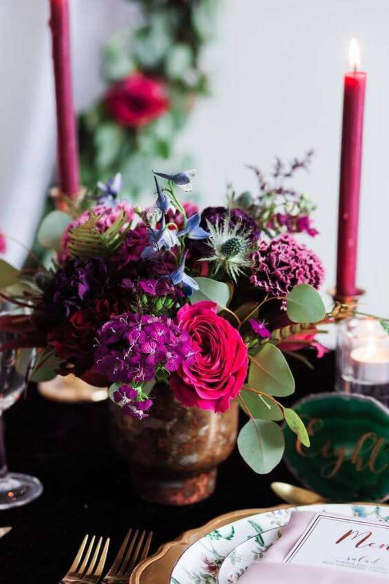 48. Arranjo de flores para decoração romântica – Via: Pinterest