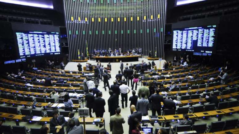 Deputados autorizam governo a contornar 'regra de ouro'