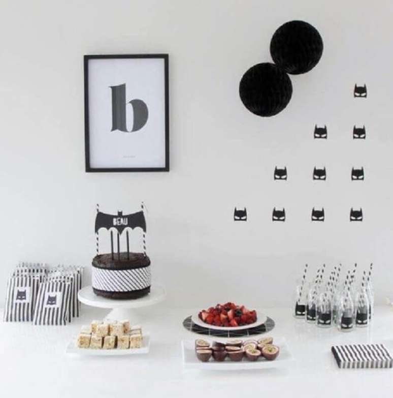 4. Ideia de decora&ccedil;&atilde;o para festa infantil simples com tema Batman &ndash; Foto: A Minha Festinha