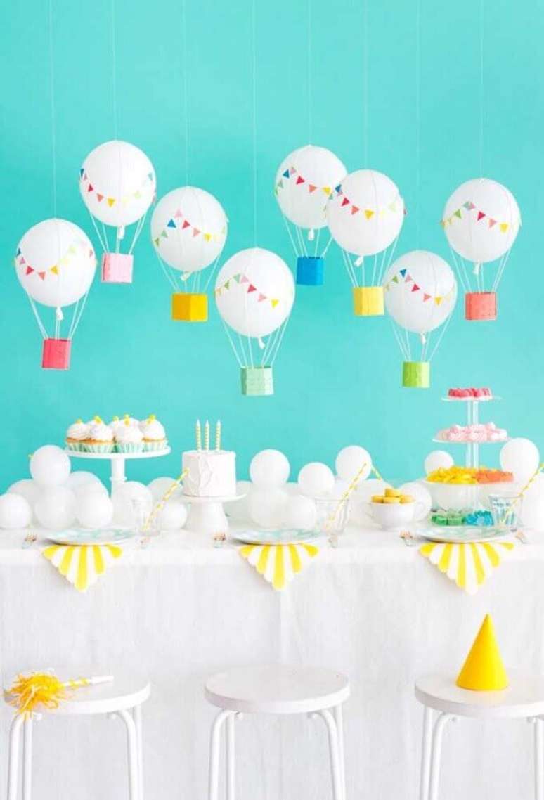 40. Você já pensou em personalizar os seu balões para a decoração festa infantil simples bonita – Foto: Ideias Decor