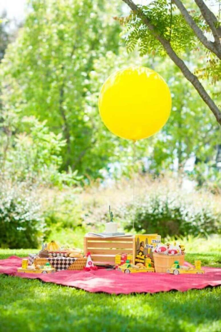 51. Que tal um piquenique ao ar livre para a festa infantil simples? – Foto: Pinterest