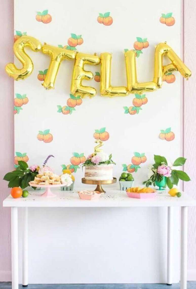 58. Voc&ecirc; sabia que frutas podem se tornar tema para a sua decora&ccedil;&atilde;o de festa infantil simples e barata? &ndash; Foto: Pinterest