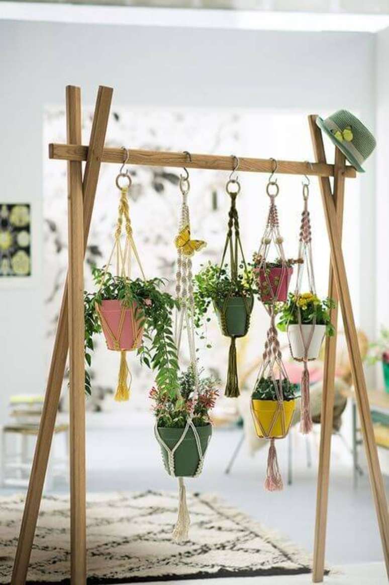 47. Capriche na decoração de casa com vasos para plantas pequenas – Via: Pinterest