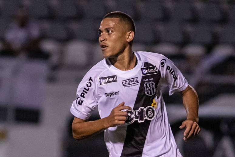 Jogador da Ponte Preta destaca importância da preparação física (Foto: Divulgação/Rebeca Reis)