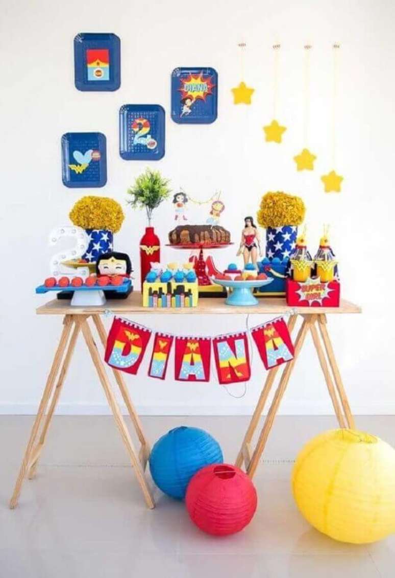 62. Tema Mulher Maravilha para decoração de festa infantil simples e barata – Foto: Pinterest