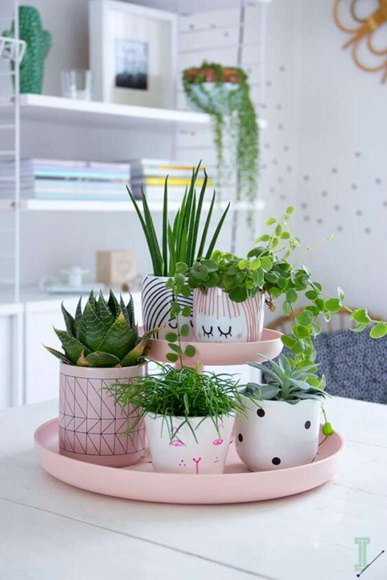 24. Capriche na escolha dos vasos para plantas pequenas – Via: Pinterest